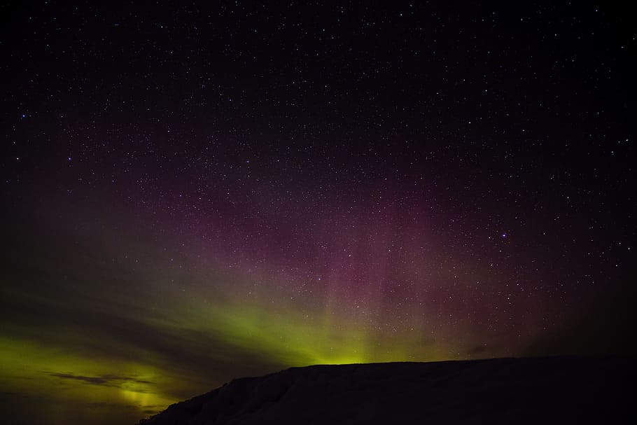 purple and yellow aurora, time lapse photo of Aurora light, night HD wallpaper