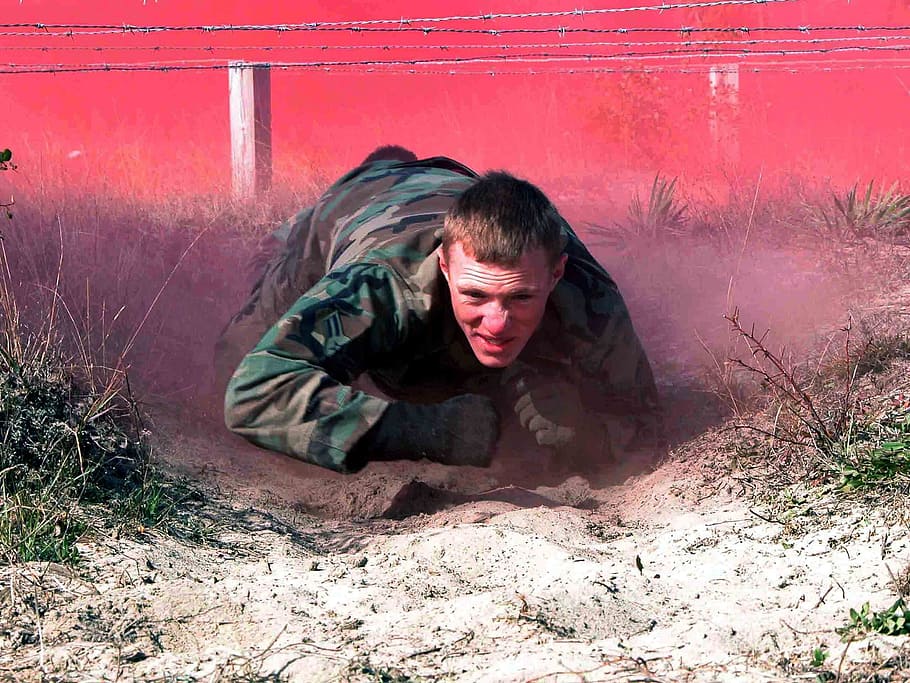 soldier crawling in to mud, Obstacle, Course, Military, male, HD wallpaper