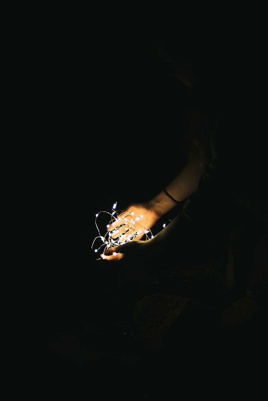 person holding string lights, low light photography of person holding white string lights HD wallpaper