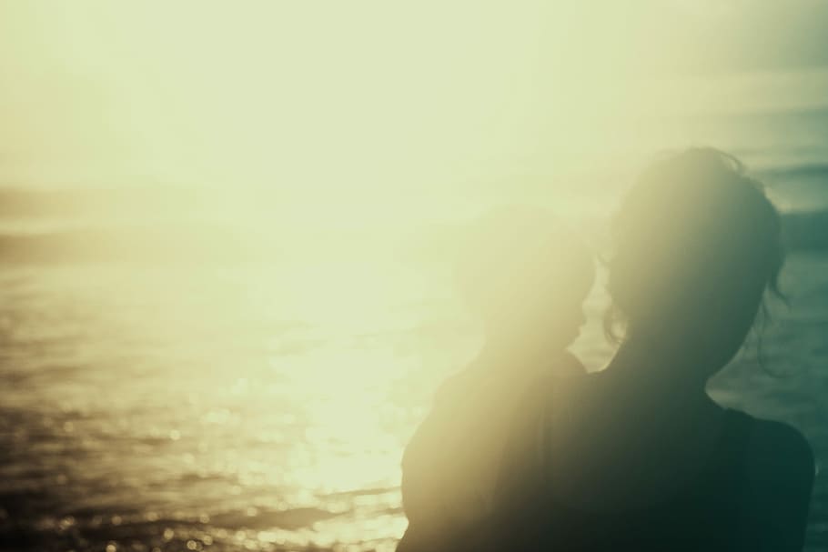 silhouette photography of person carrying a child, untitled, ocean HD wallpaper