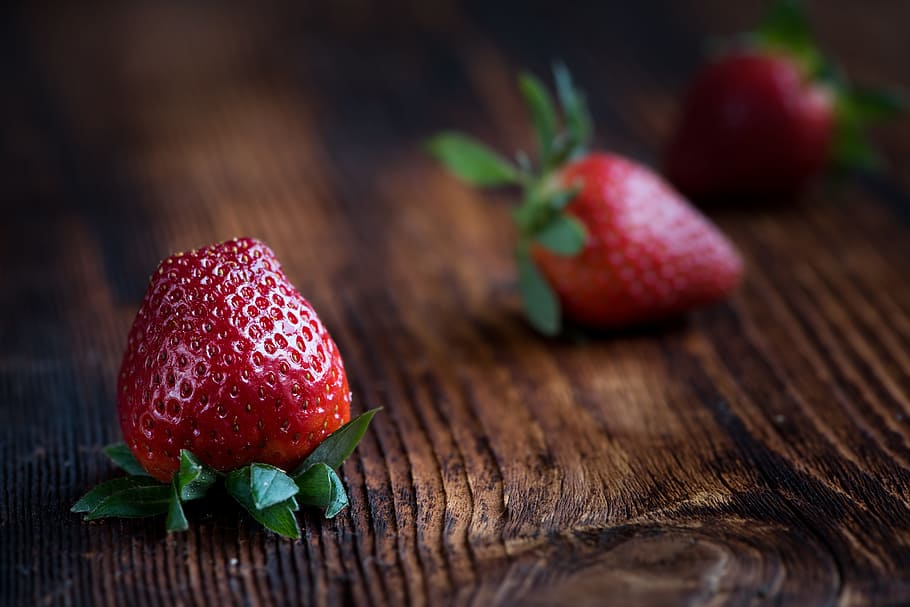 depth of field photograph of strawberry, strawberries, fruit HD wallpaper