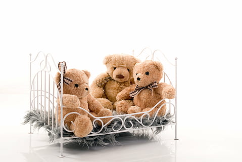 three life-size brown bear plush toys on bed, crib, bears, beige HD wallpaper