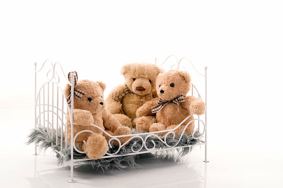three life-size brown bear plush toys on bed, crib, bears, beige HD wallpaper