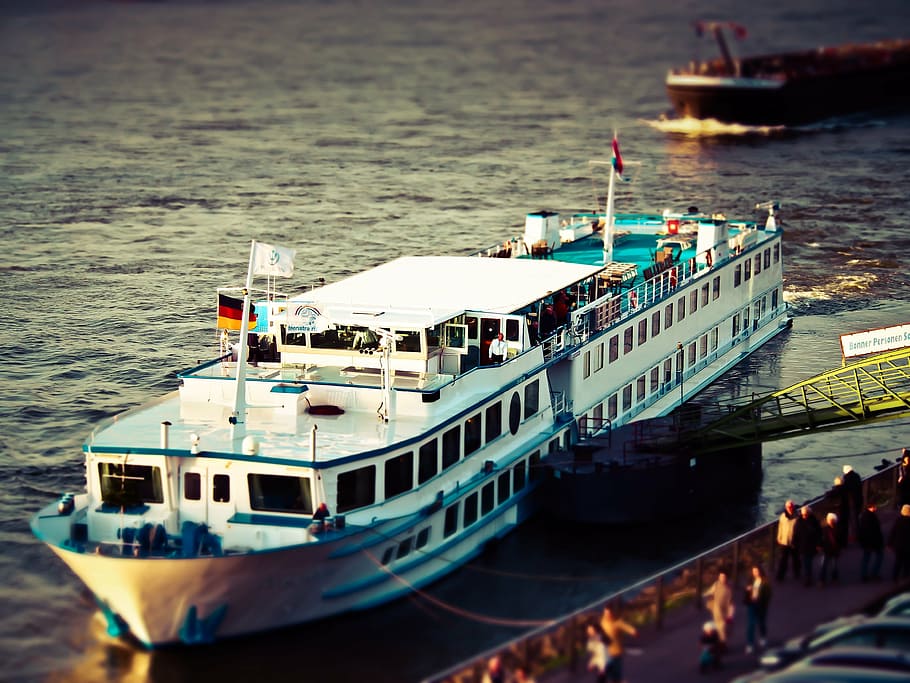 ship, boot, water, powerboat, rhine, düsseldorf, tilt shift HD wallpaper