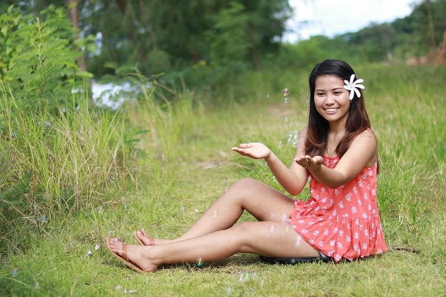 Grass, Bubbles, Hat, Woman, Female, lady, young, nature, summer HD wallpaper
