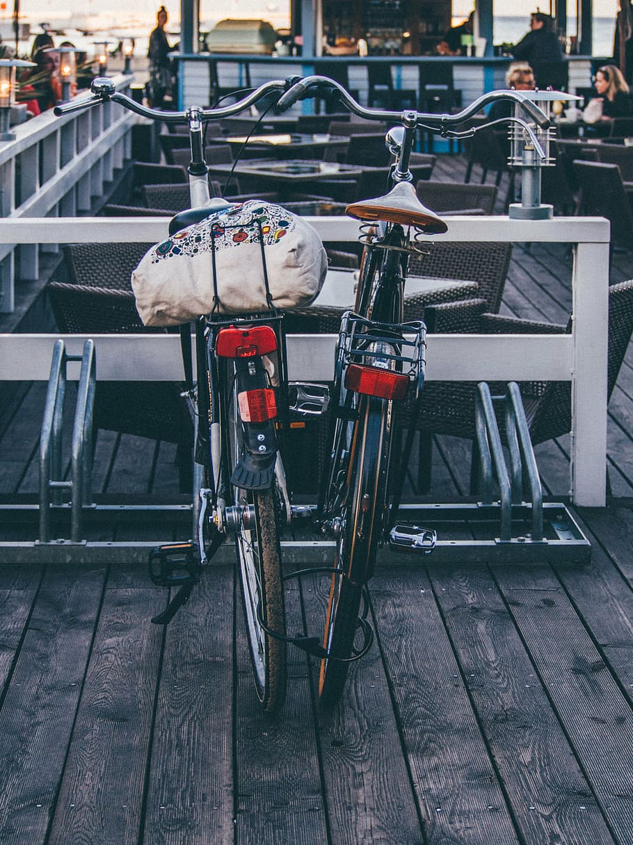 bar, bicycles, bikes, couples, parked, people, restaurant, secure HD wallpaper