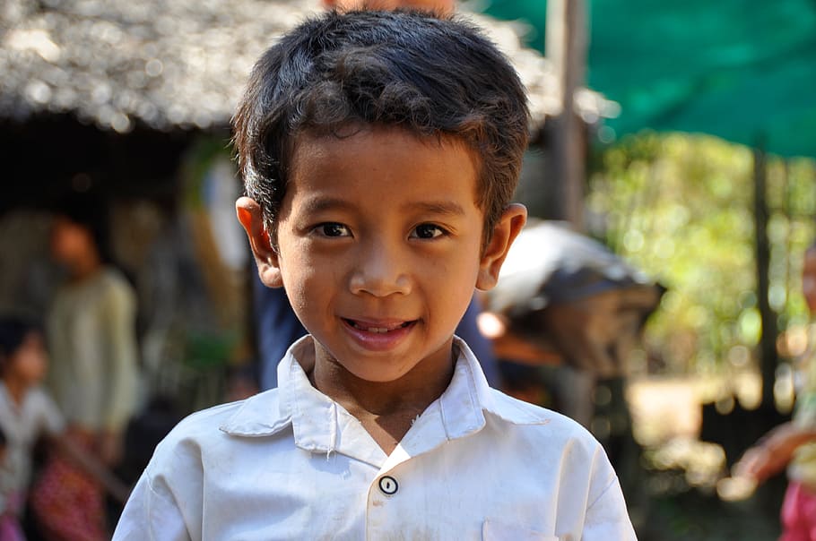 boy, child, kambotscha, portrait, looking at camera, focus on foreground HD wallpaper