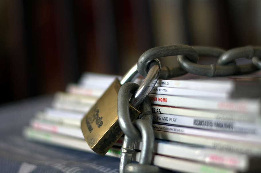 chained magazines, paper, safe, padlock, security, safety, protection HD wallpaper
