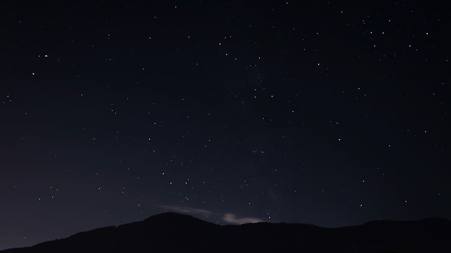 silhouette of mountain under starry night, mountain and star photo during nightime HD wallpaper