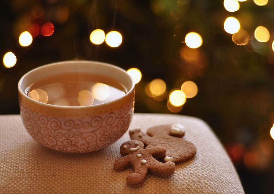 gingerbread near bowl with liquid, gingerbread man cookie on gray fabric HD wallpaper