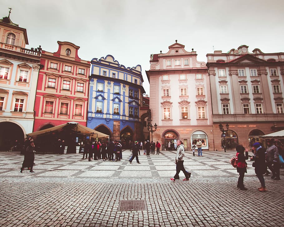 people walking outside the building during daytime, architecture HD wallpaper