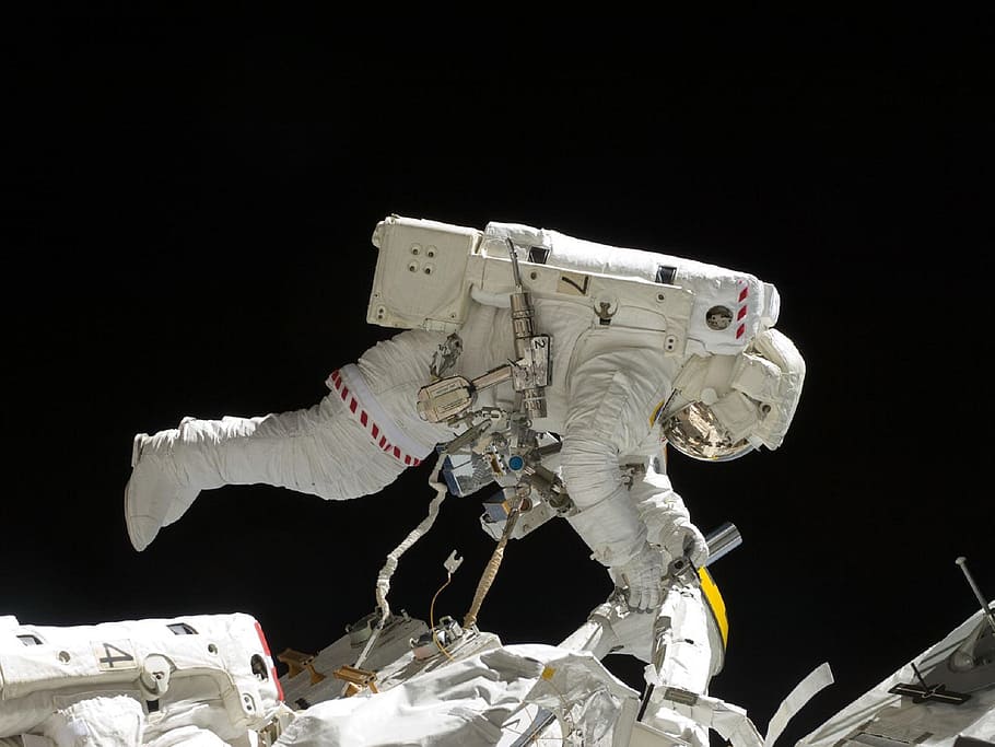 white astronaut, spacewalk, iss, tools, suit, pack, tether HD wallpaper