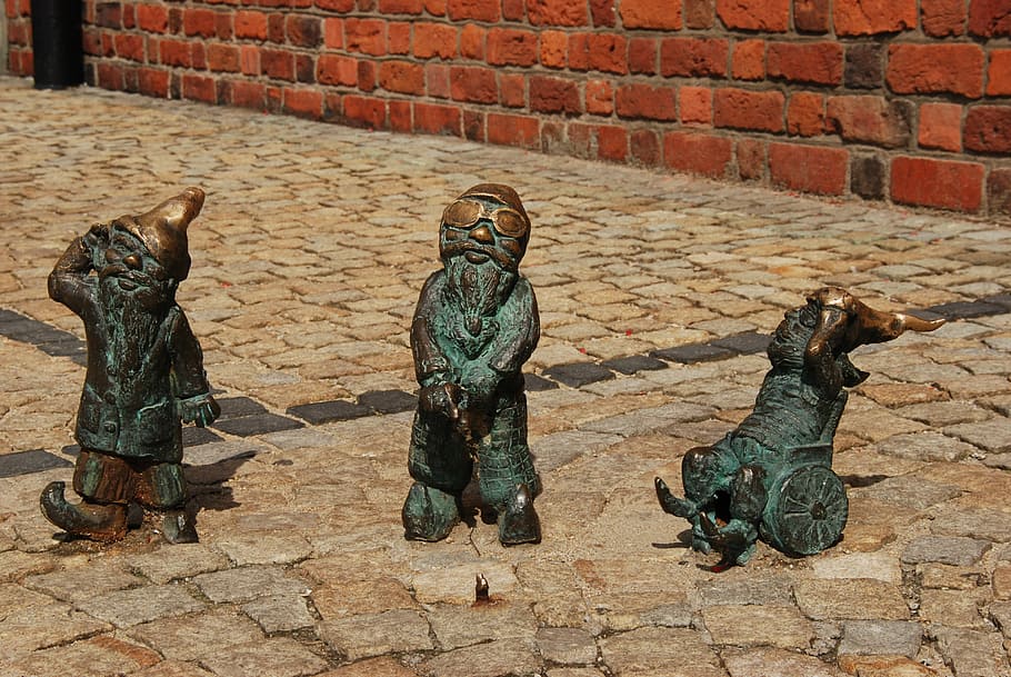 three green animal-themed figurines at outdoors, poland, wrocław HD wallpaper
