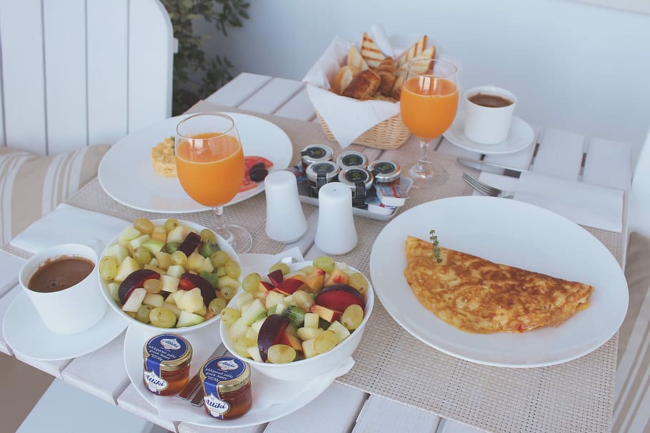 ceramic dinnerware set with food, plate, table, meal, breakfast HD wallpaper
