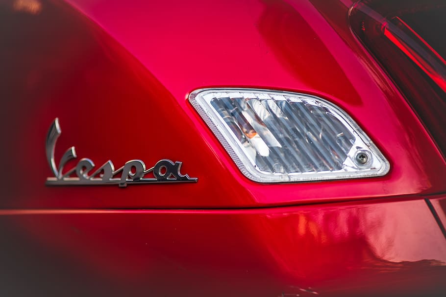 silver vehicle car headlight, vehicle emblem, red, Vespa scooter HD wallpaper