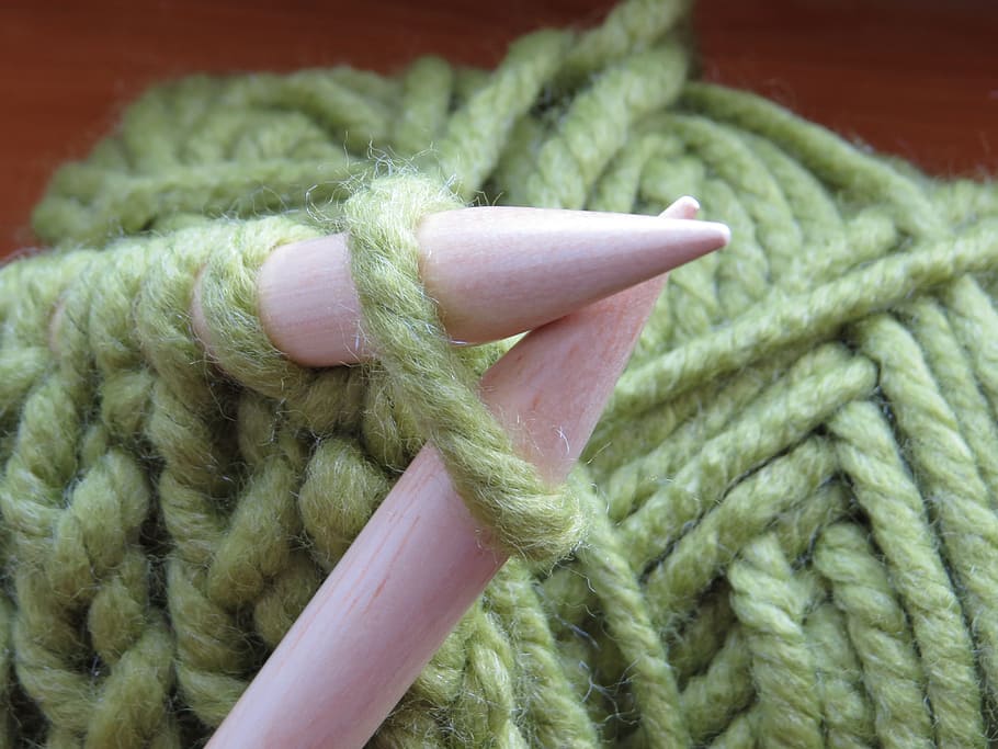 photo of green rope with pointed pencil, knit, knitting needles