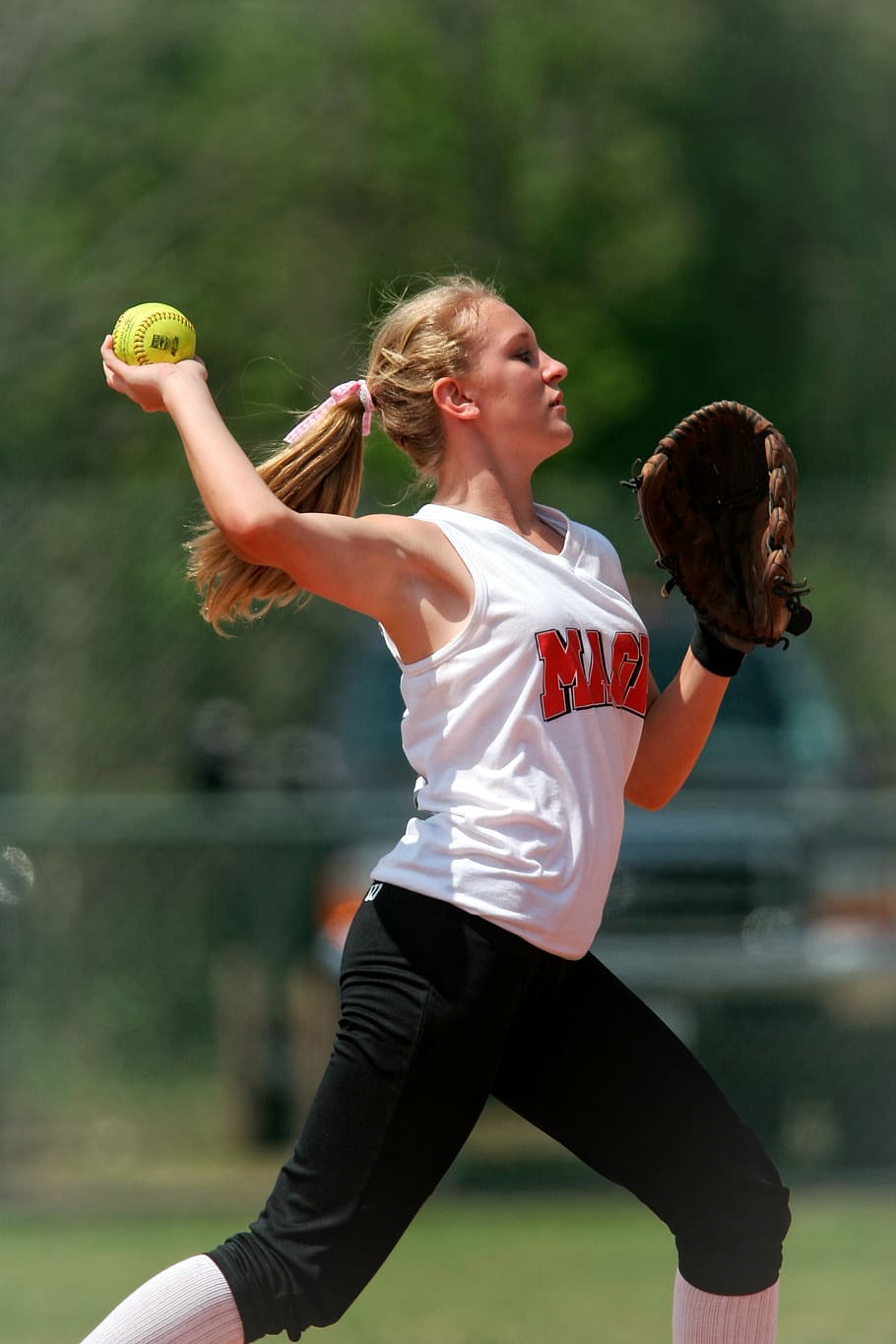 selective focus photography of woman throwing softball, girl HD wallpaper