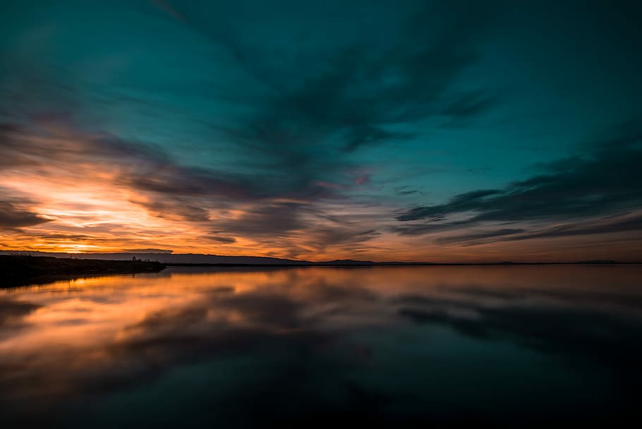 photo of a body of water and a sunset, photography of horizon during sunset HD wallpaper