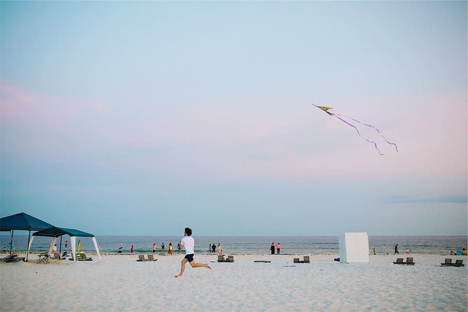 man running on white sand under clear sky, kite, beach, shore HD wallpaper