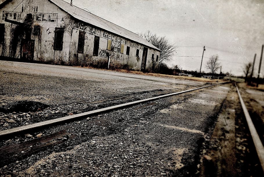 gray asphalt road, train, tracks, building, transportation HD wallpaper