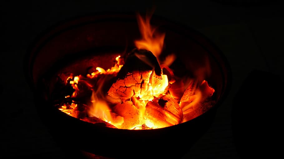 Burning wood and orange coals in a fire, photo of bonfire, Grill HD wallpaper