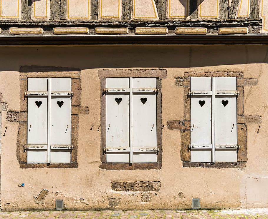 three closed white windows on beige concrete house, heart, shutter HD wallpaper