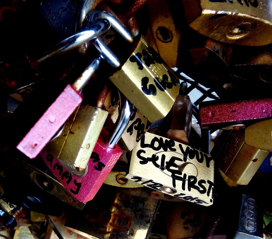 padlock lot, quote, love, motivational, antique, old, inspirational HD wallpaper