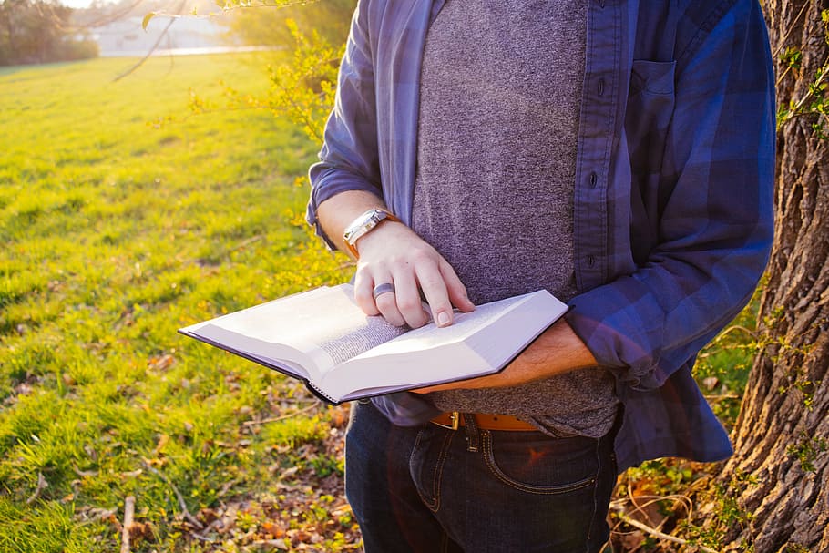 person holding book, man, gray, shirt, blue, long, sleeved HD wallpaper