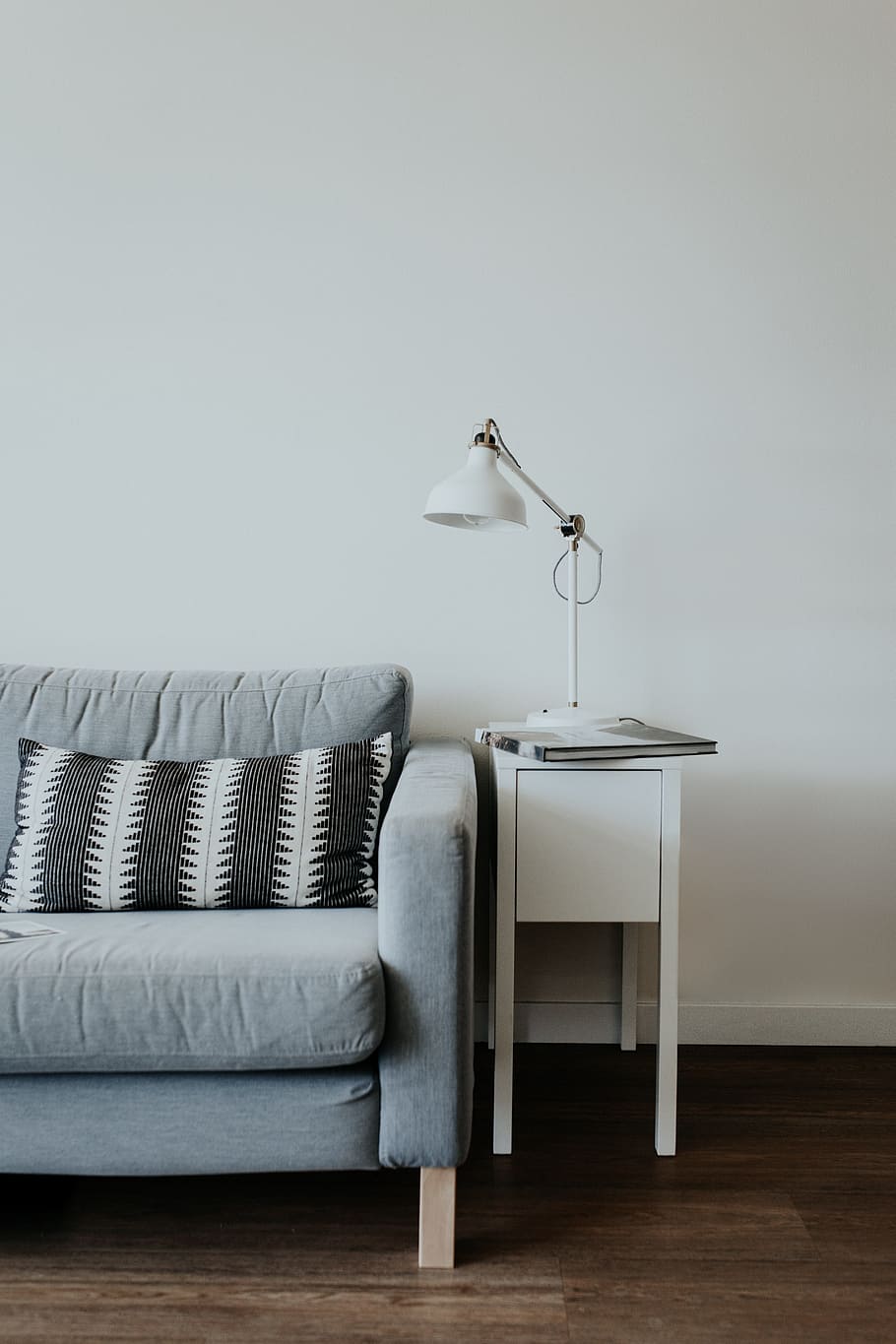 white task light on white side table beside blue sofa, living, HD wallpaper