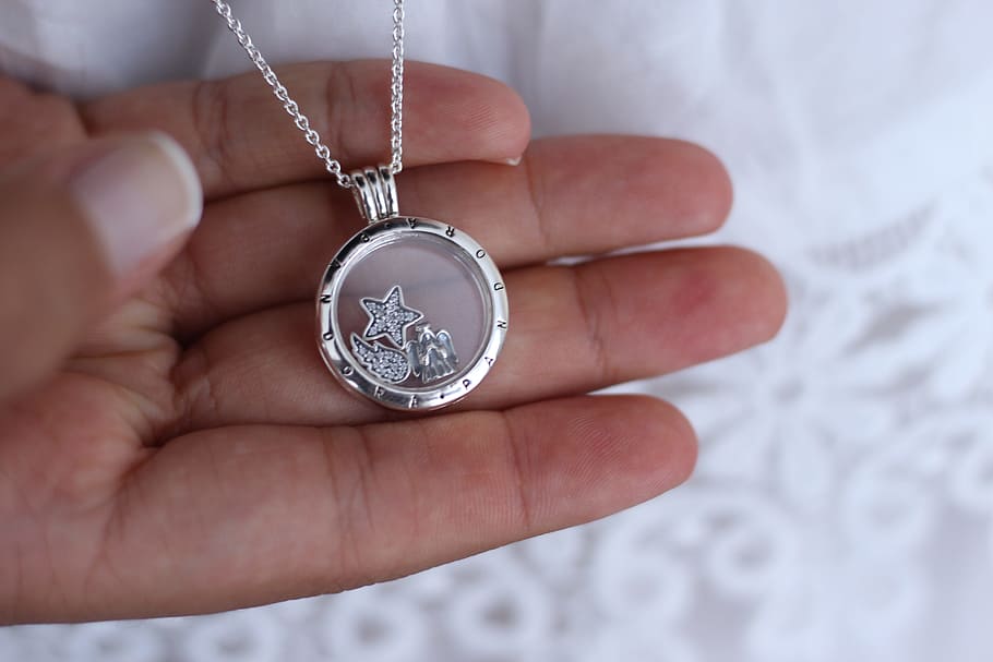 Pendant, Angel, Pandora, Paste, communion, human body part HD wallpaper