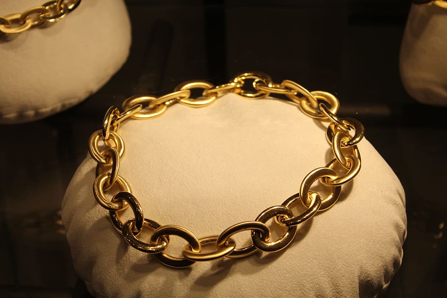 gold-colored chain link bracelet, necklace, jewel, collier, precious