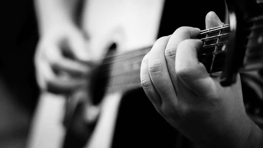 person playing guitar, grayscale photography of person with guitar, HD wallpaper