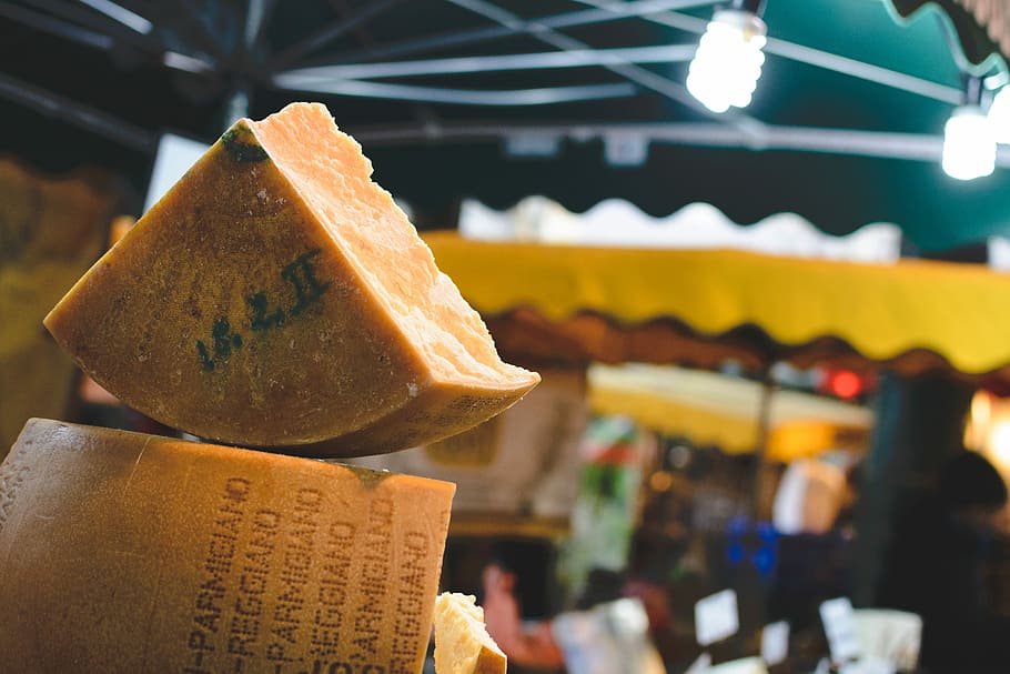 Piece of Gouda cheese, yellow, food, market, store, cultures HD wallpaper