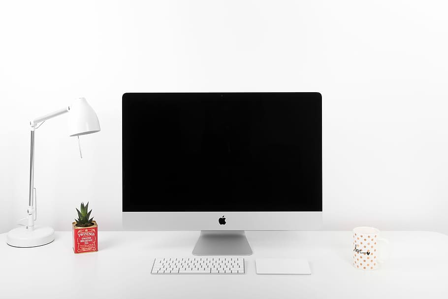 silver iMac, Apple Wireless Keyboard, and Apple Magic TrackPad near table lamp, turned off silver iMac with Apple Magic Mouse and Magic Keyboard, HD wallpaper