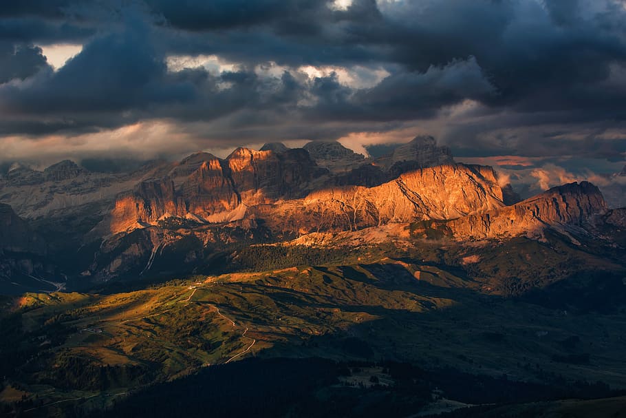 brown and green mountains, mountain under dark clouds, mountain range HD wallpaper