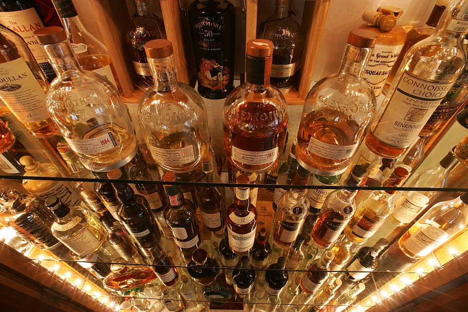 Bar, Whisky, Bottle, alcohol, in a row, indoors, large group of objects HD wallpaper