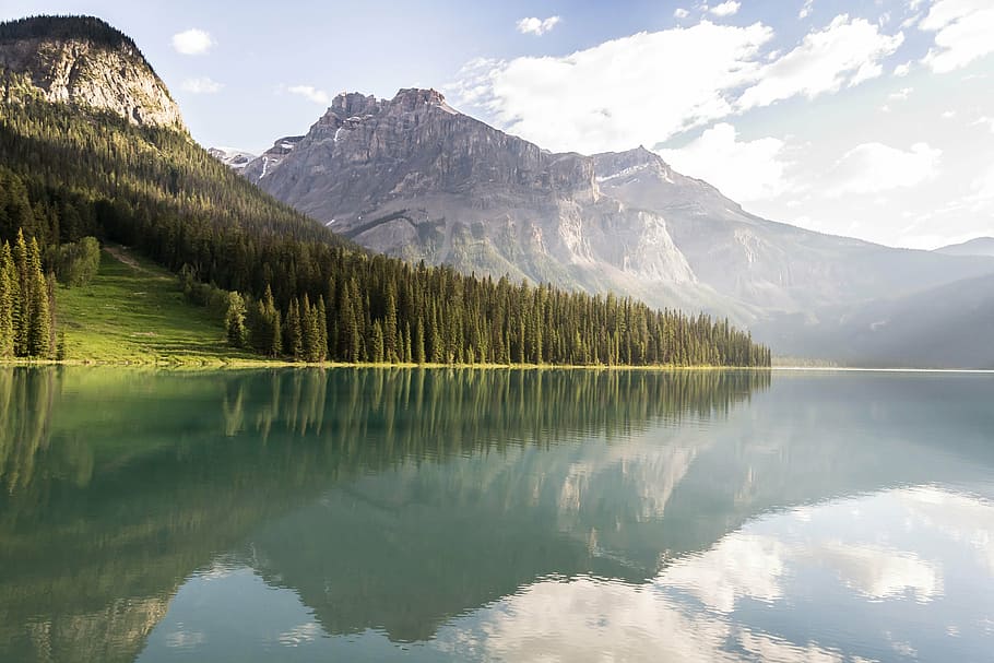 panaromic photo of mountain near body of water, forest, lake HD wallpaper