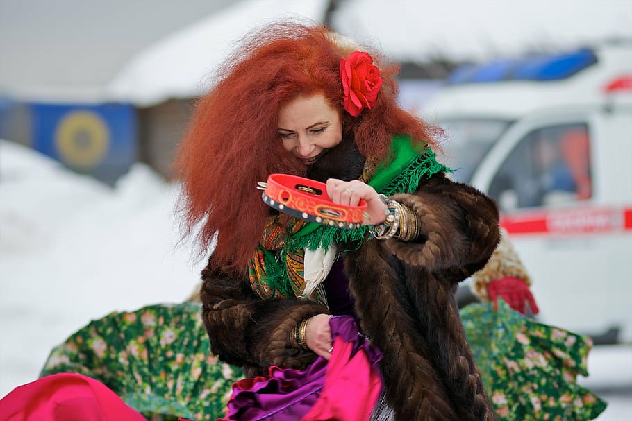 russia, feast, woman, ginger hair, dance, music, winter, snow, HD wallpaper