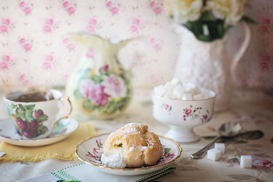 bread on floral saucer near tea set, brown bread, white, cream puff, HD wallpaper