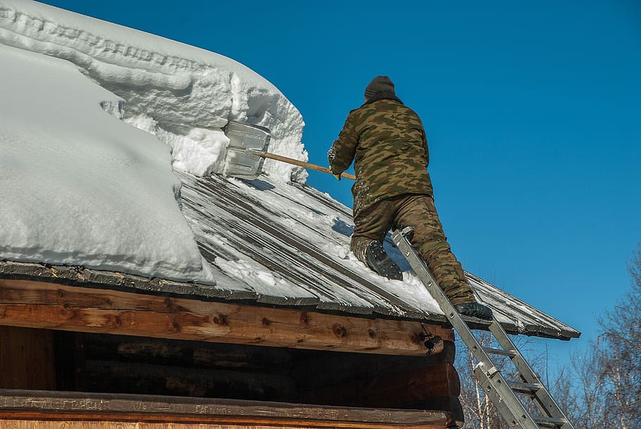 man scraping snow on roof, siberia, snow removal, roofing, scale, HD wallpaper