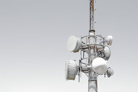 gray metal tower with accessories, white satellite tower, satellite dish HD wallpaper