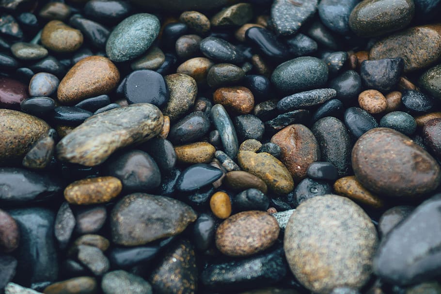 brown and black stones, wet pebbles lot, rock, beach, smooth HD wallpaper