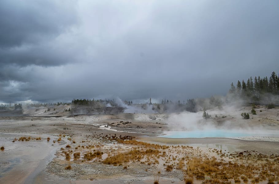 hot spring with green leaf trees during daytime, hot springs on gray soil below cloudy sky HD wallpaper