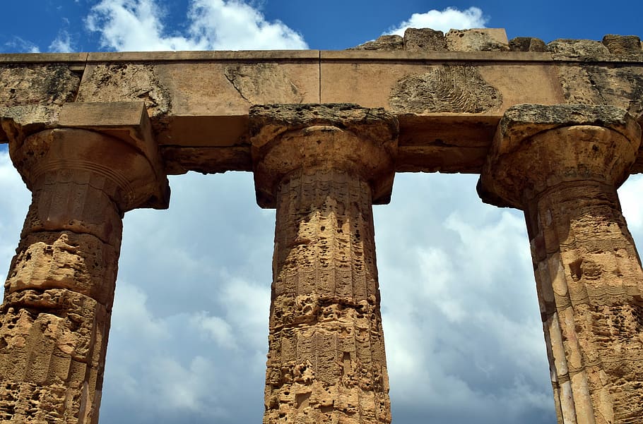 beige pillar stand at daytime low-angle photo, temple, columnar HD wallpaper