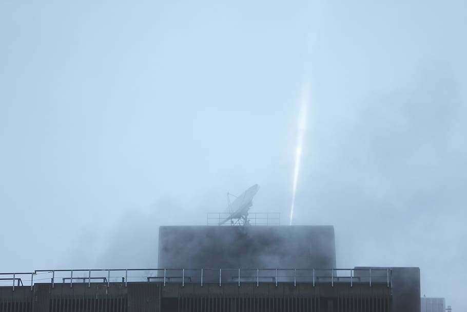 satellite dish on top of tower, grey, building, rooftop, spotlight HD wallpaper