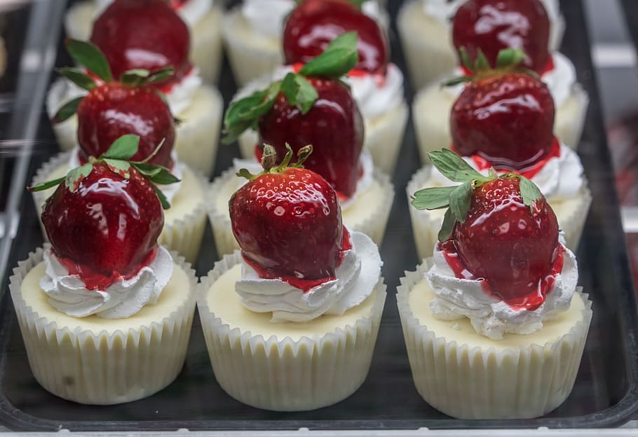 cupcake with strawberry dip, Strawberries, Cream, Fruit, Food