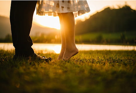affection, blur, close-up, couple, environment, feet, focus HD wallpaper