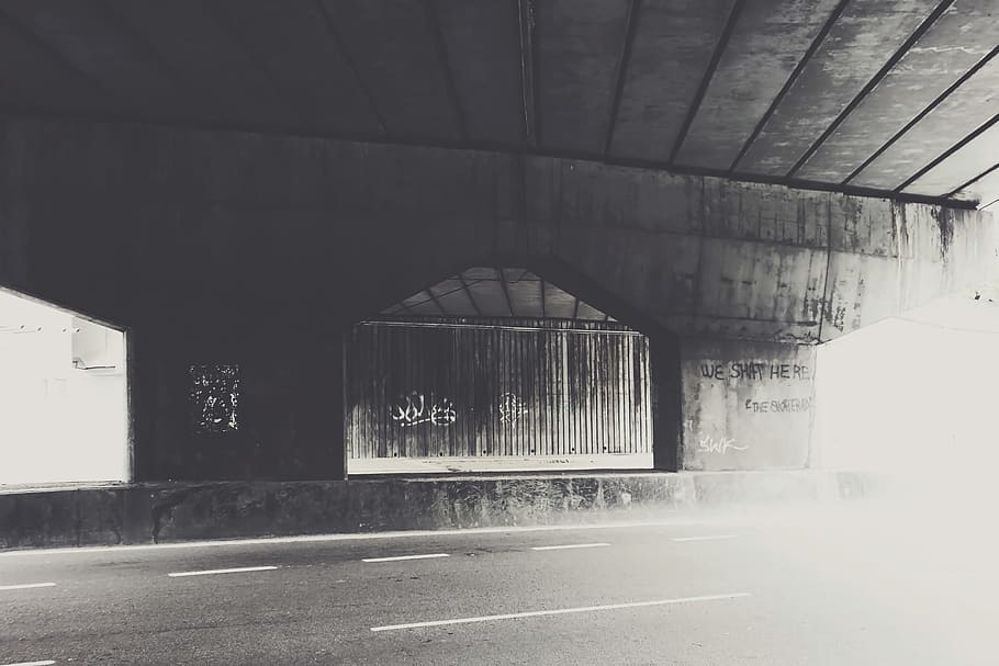 grayscale hallway, grayscale photo of wall, road, skyway, bridge HD wallpaper