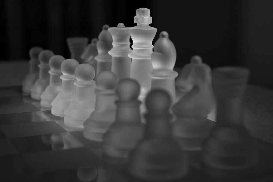 closeup photo of glass chess, chess game, chess pieces, king, HD wallpaper