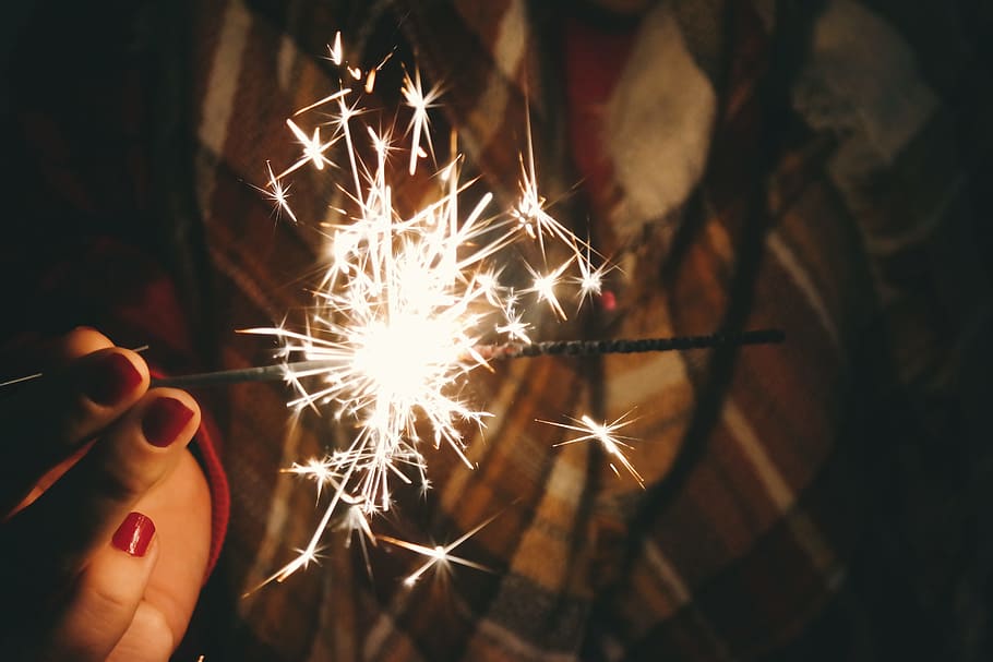 light, hand, night, dark, blur, bright, close -up, colors, danger HD wallpaper